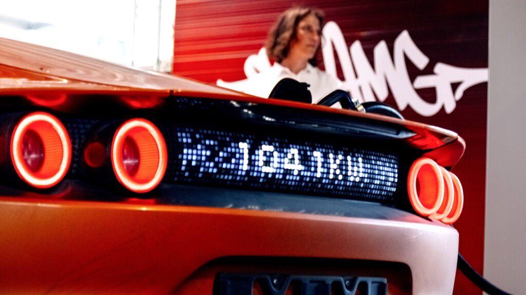 Канадці продовжують не довіряти урядовій програмі щодо електромобілів