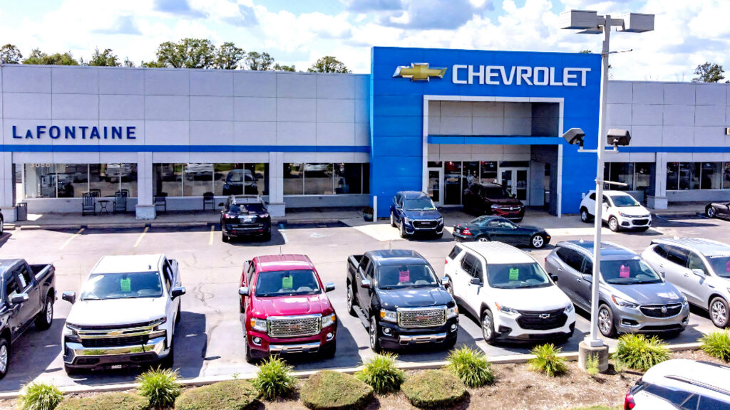 Дилерський центр GM позбавили ліцензії через звинувачення у продажу вживаних службових авто як нових