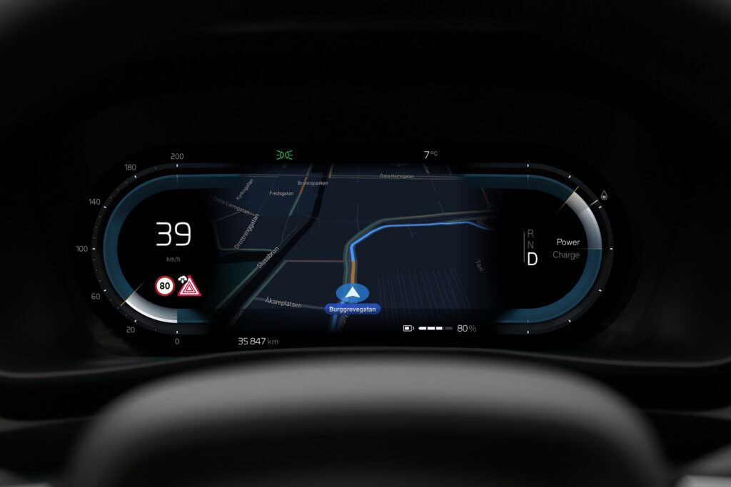 Попередження про аварію попереду на панелі приладів Volvo EX40