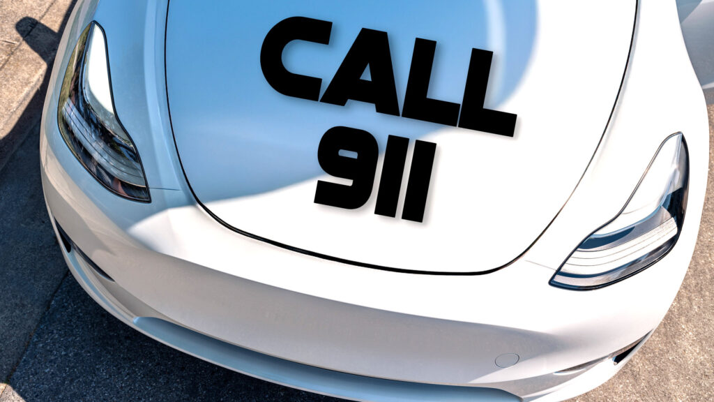 Більше батьків повідомляють, що двері Tesla заклепували їхніх дітей, викликаючи паніку