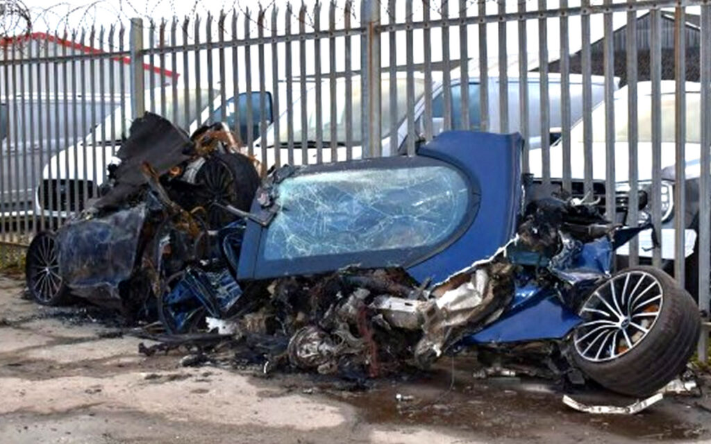 Він врізався на Макларені у будинок зі швидкістю 146 км/год, але всі залишилися живі