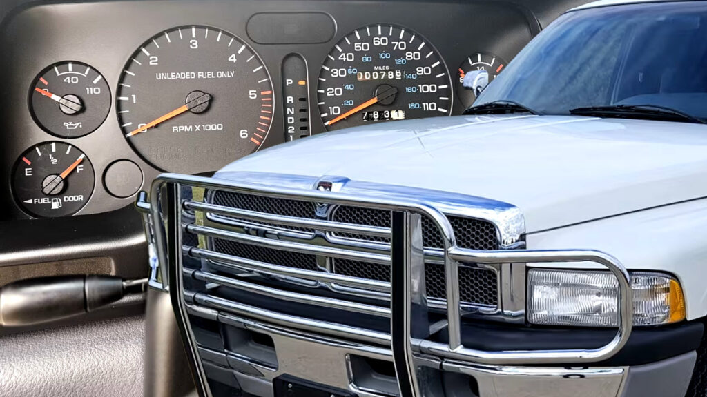 Цей Dodge Ram у такому ідеальному стані, що його касетний програвач досі вважає, що на дворі 1997 рік