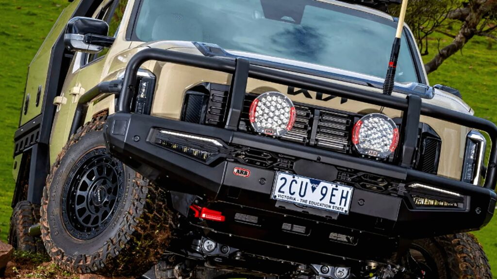 Kia Tasman демонструє свій позашляховий характер завдяки потужному обладнанню