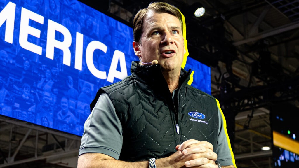 Керівник Ford роздратований через нездатність закрити 5 тисяч вакансій механіків із зарплатою 120 тисяч доларів