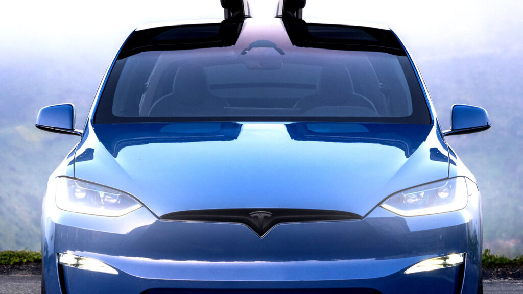 Tesla непомітно зменшила вагу Model X на сотні кілограмів, і ніхто цього не помітив
