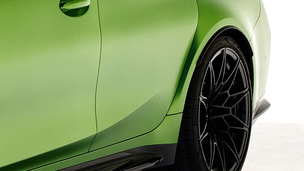 BMW вважає, що M3 та M5 виглядають привабливіше з задніми дверима, що не ідеально прилягають