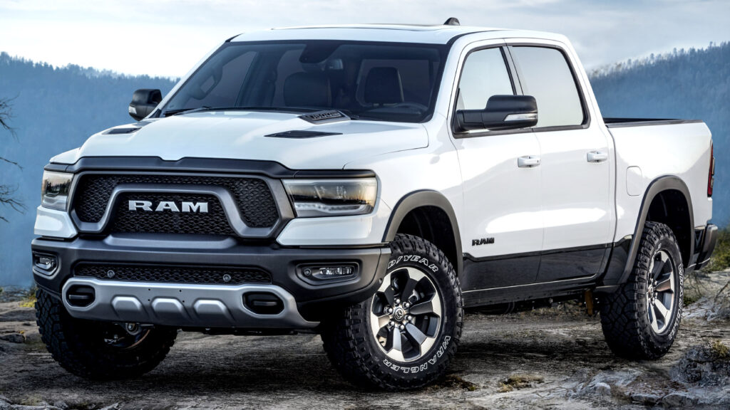 CarFax стикається з критикою через заяву, що крадіжка каталізатора вартістю 9672 долари не є пошкодженням