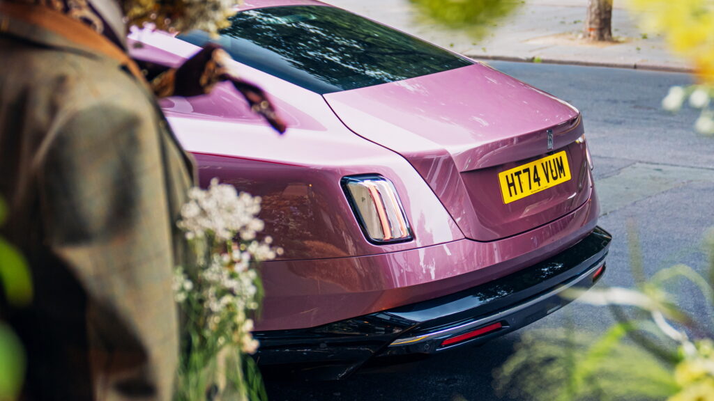 Оренда Rolls-Royce з кредитом нагадує знаходження дрібних грошей на задньому сидінні