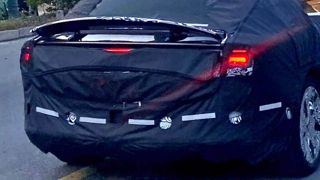 Розум дійсно створює седан