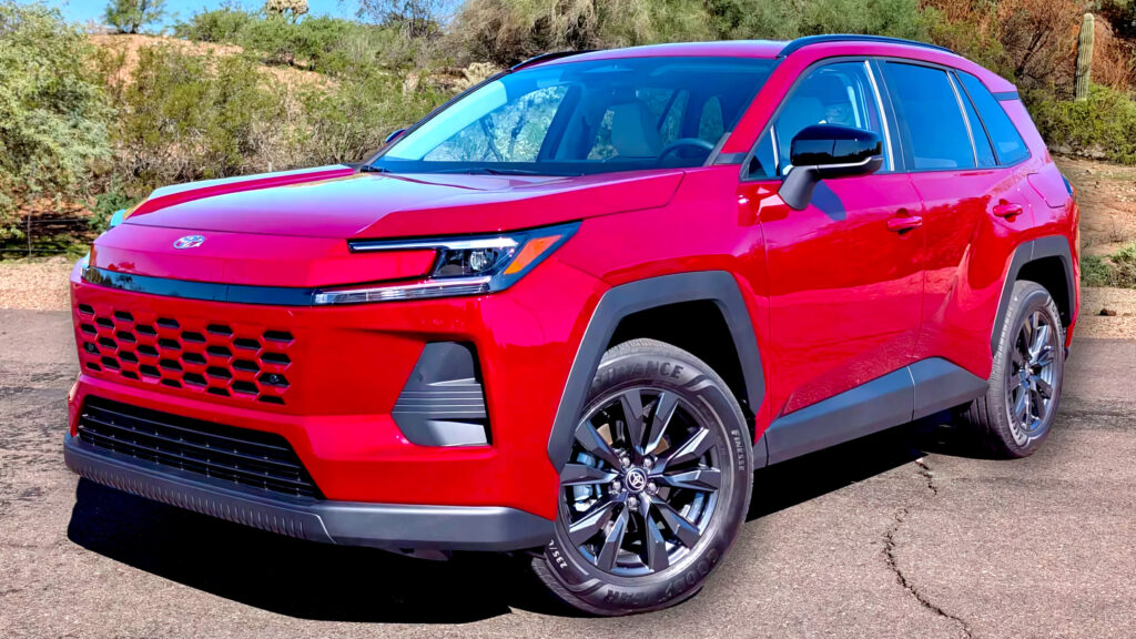 Чому нова Toyota RAV4 2026 року коштує на $2000 дорожче, але в підсумку виходить на $1000 дешевше