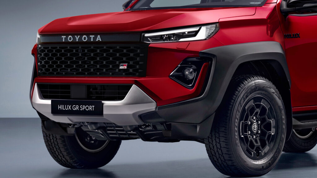 Нова Toyota Hilux отримає розширену колію, версія GR Sport може повернутися
