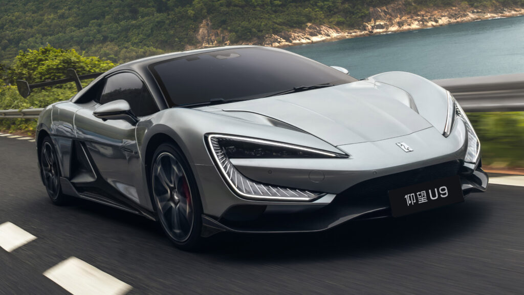 Китай прагне обмежити стрімке зростання електромобілів