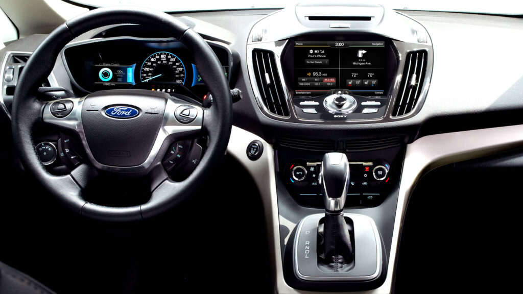 Родичі повідомляють про прихований дефект у відомому гібриді, що спричинив потрапляння смертельного газу в салон