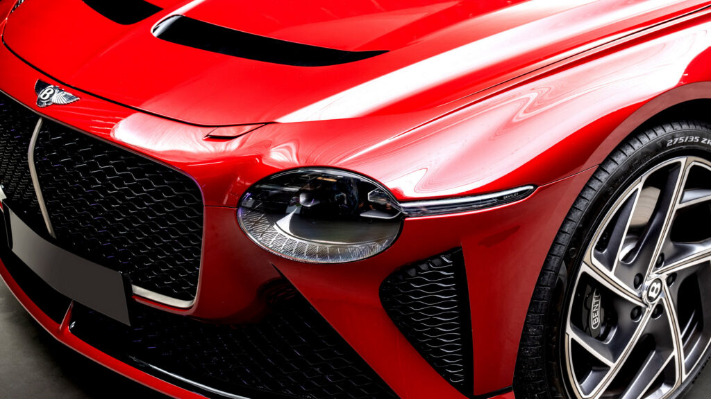 Ця надзвичайно рідкісна Bentley втратила понад 1,1 мільйона доларів після всього 703 миль пробігу