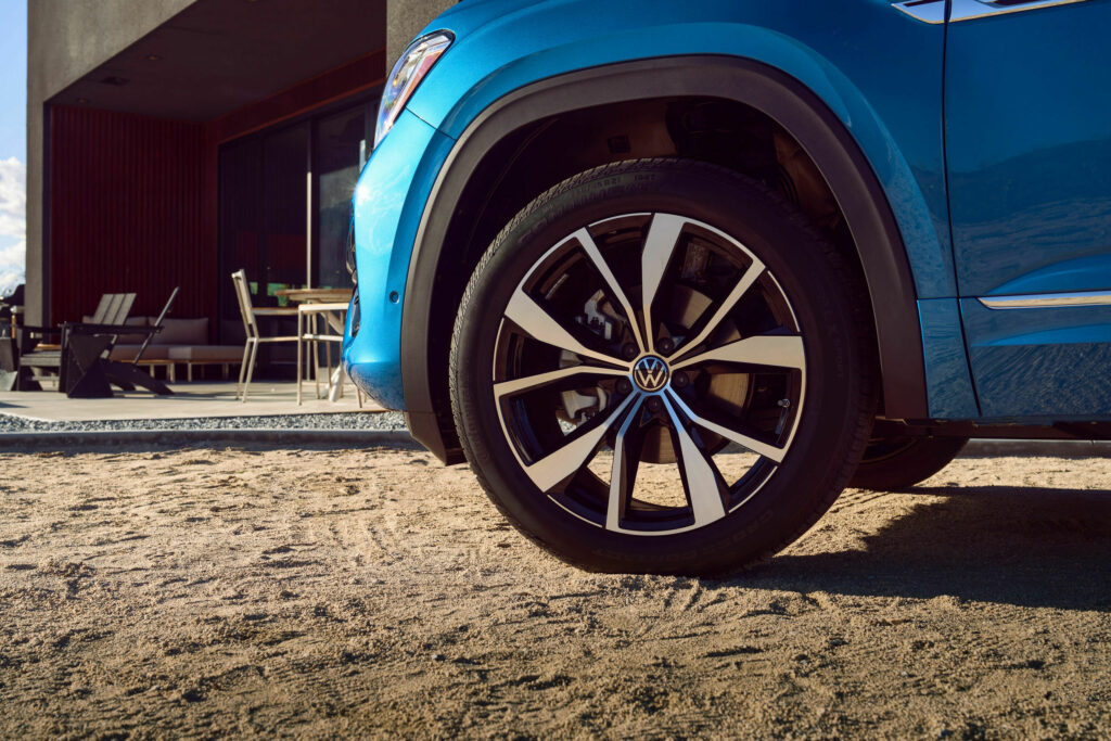 Volkswagen Atlas збоку