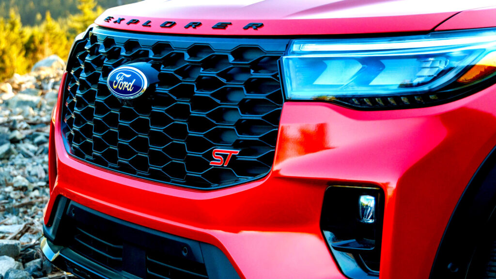 Форд звинуватив адвокатів, які спеціалізуються на законах про браковані автомобілі, у завищенні цін, проте суддя відхилив ці претензії