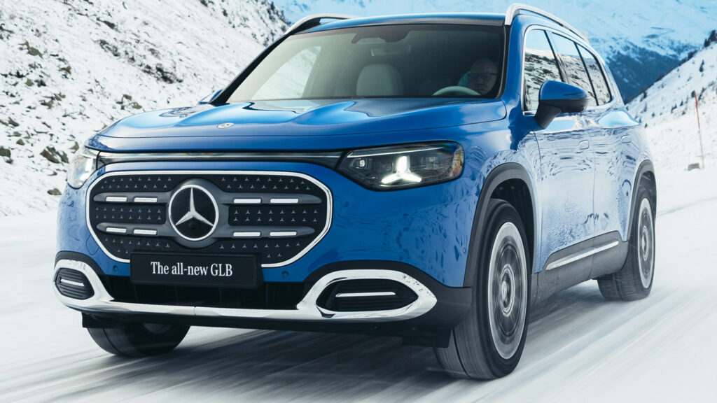 Mercedes представив оновлений GLB, але наразі він випускається лише в електричній версії