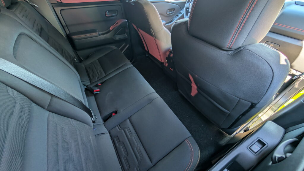 Задні сидіння Nissan Frontier