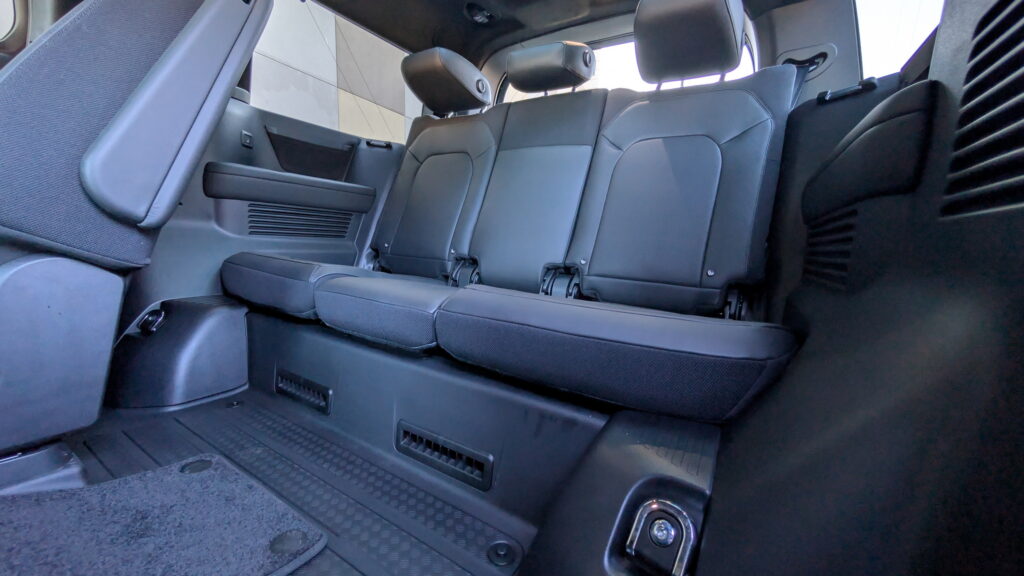 Задня частина Defender 130