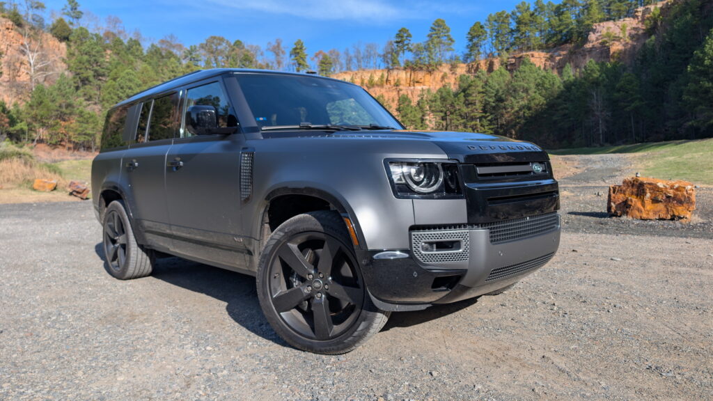 Land Rover Defender 130 V8 в русі