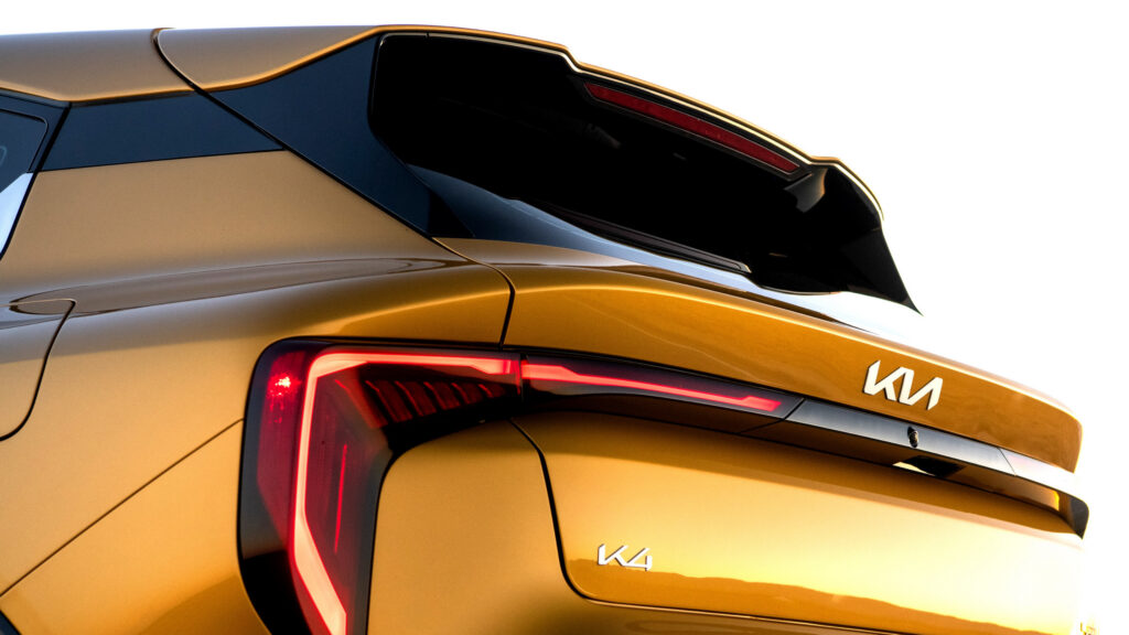 Новий хетчбек Kia пропонує лише дорожчі комплектації, але залишається вигідним придбанням