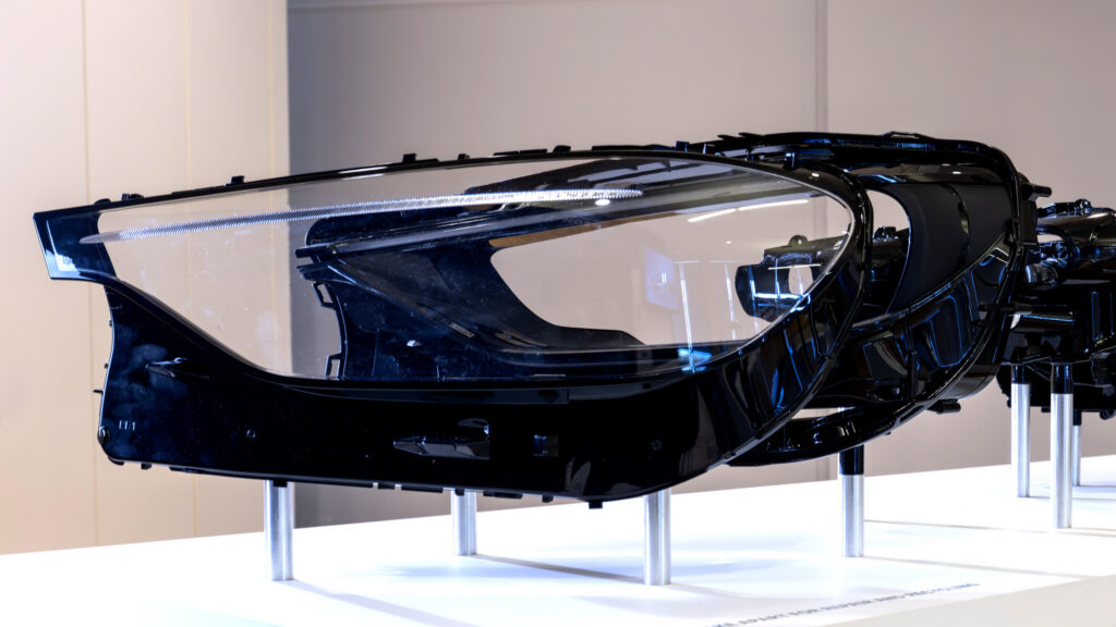 Чому вам більше не доведеться міняти всю фару на Mercedes повністю