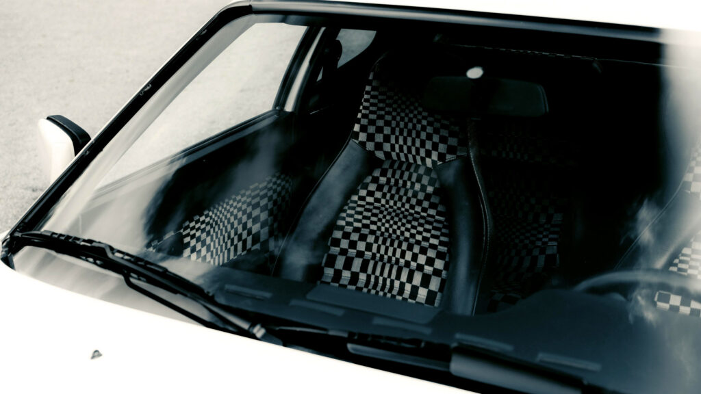 Porsche відроджує свої найяскравіші матеріали для сидінь, і вони виглядають неймовірно