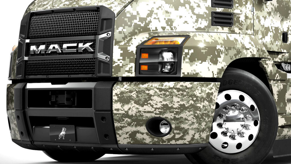 Тисячі автошкіл для водіїв вантажівок закрили через федеральні перевірки