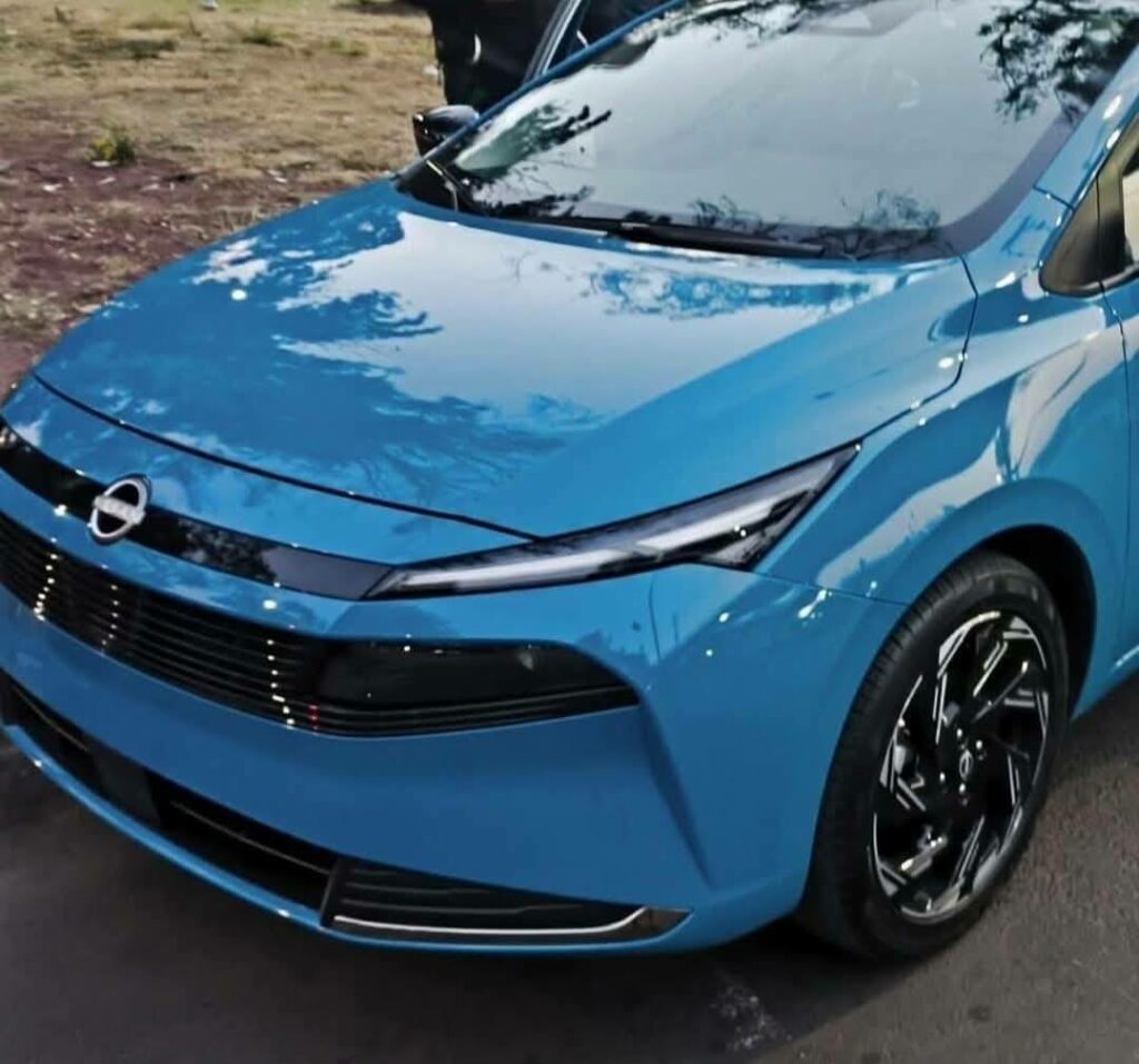 Nissan Versa 2027 збоку