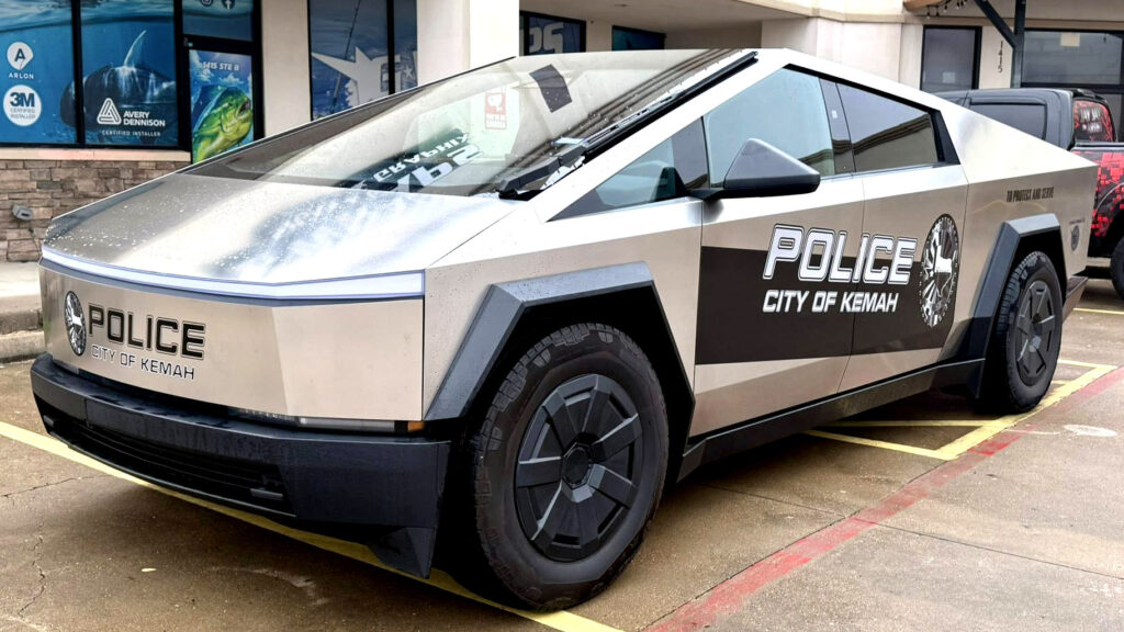 Техасці висміюють новий “сміттєвий бак” поліції — електрогрузовик Cybertruck