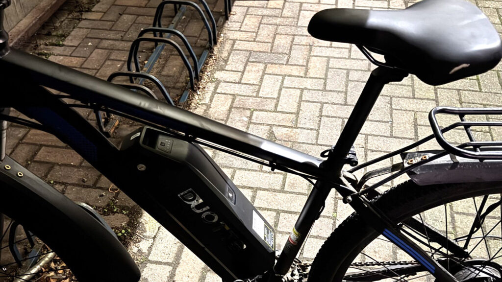 Поліція конфіскувала електровелосипед через заявлену швидкість понад 165 км/год, але цифри викликають сумніви