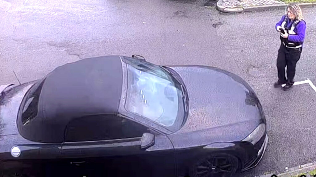 Місто намалювало інвалідне місце навколо його авто, а потім ще й штрафувало неодноразово