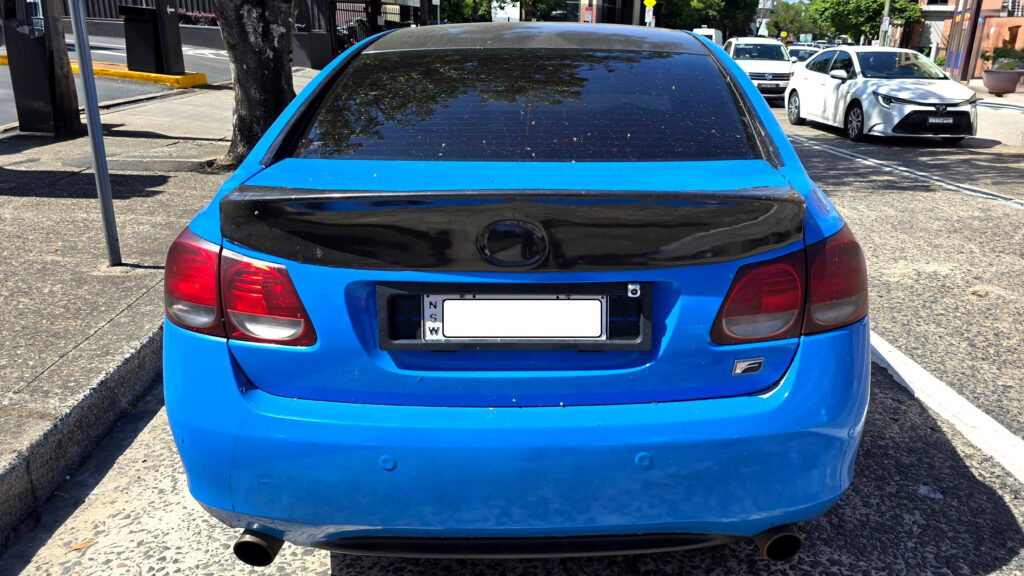 Шахрай, що ухилявся від сплати, використовував техніку шпигуна, щоб обдурити поліцію, але це його не врятувало