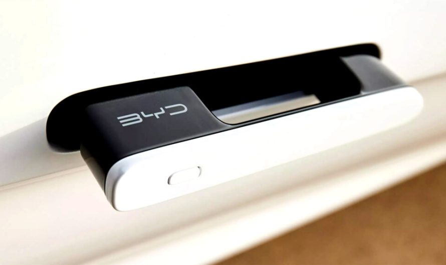 Китай забороняє ручки дверей, подібні до тих, що встановлені на автомобілях Tesla