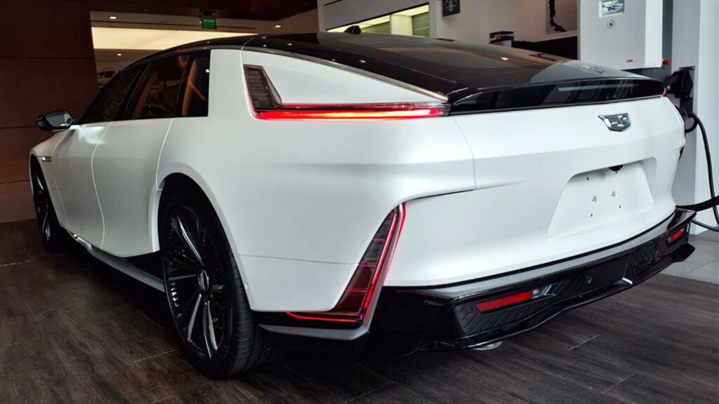 Клієнт відмовився від замовленого Cadillac Celestiq, і тепер автосалон виставляє його на продаж
