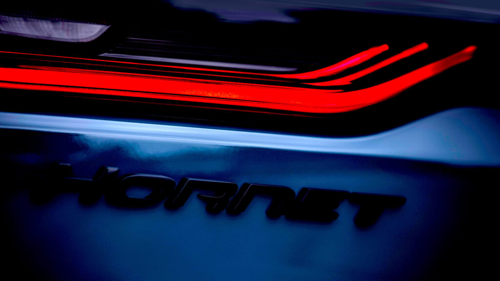 Автомобілі 2024 року залишаються непотрібними, а дилери страждають від надлишків