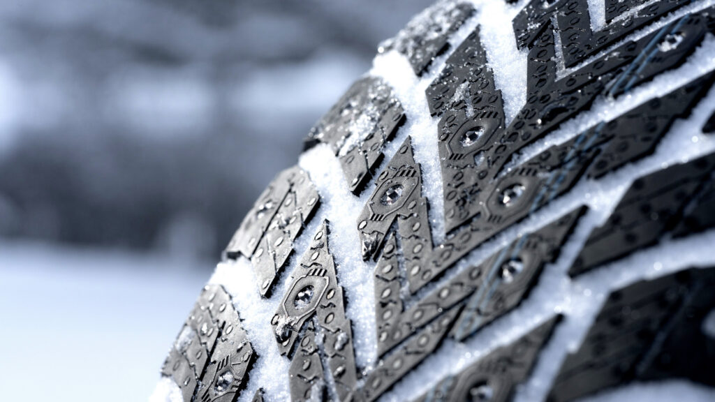 Вашингтон переглядає політику щодо шипованих шин після аналізу витрат на ремонт доріг