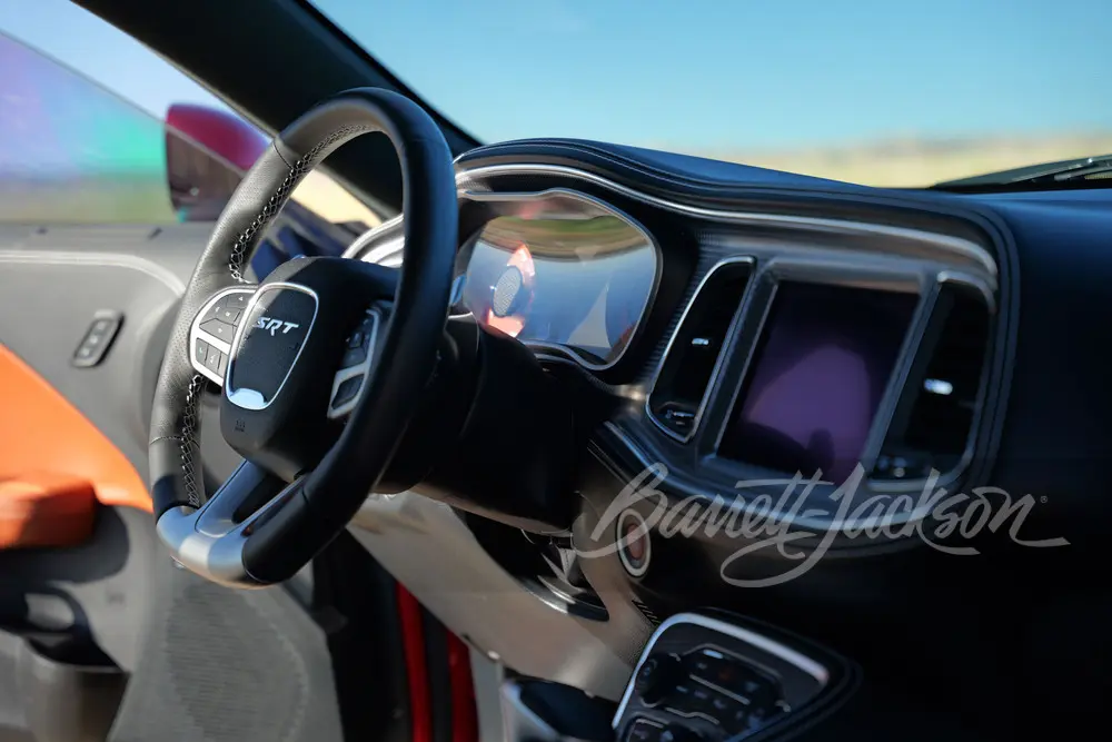 Цей автомобіль 2022 року стверджує, що його рік народження — 1969