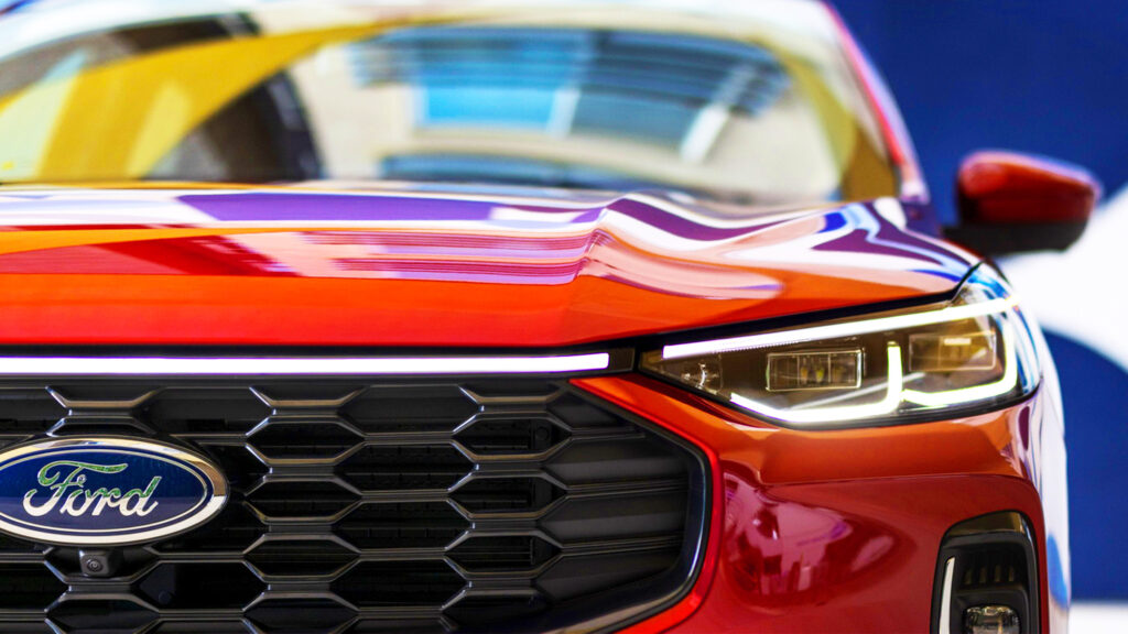 Нова масштабна відкликання автомобілів через проблеми з обробкою салону Ford Escape