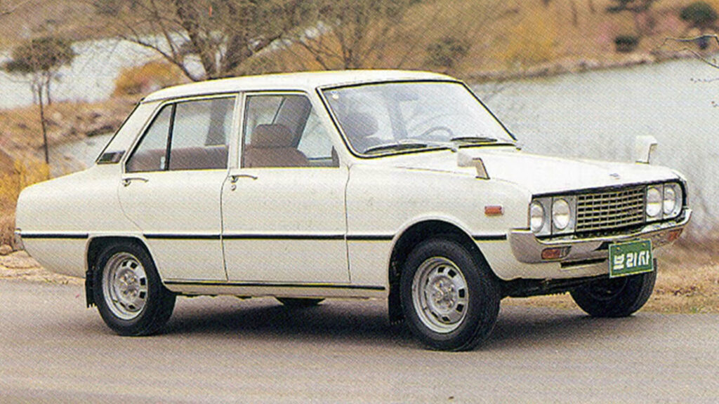 Перший седан Kia