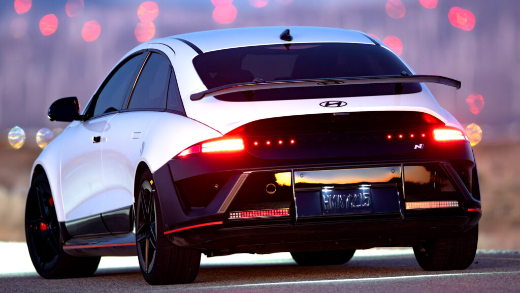 Хендай отримав щедрий подарунок від Трампа, але саме Дженерал Моторс посміхається