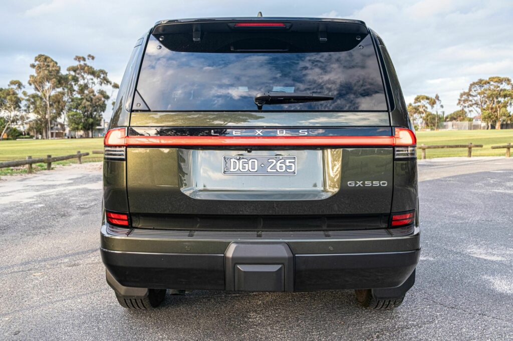 Lexus GX 550 на дорозі