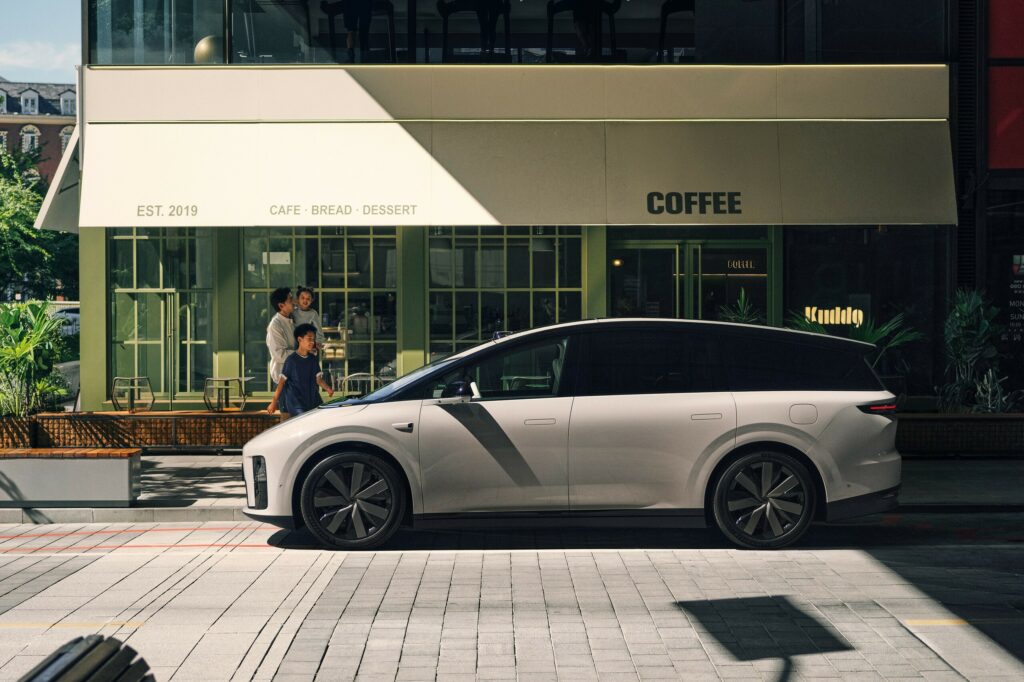 Електромобіль Li Auto i8 в Китаї