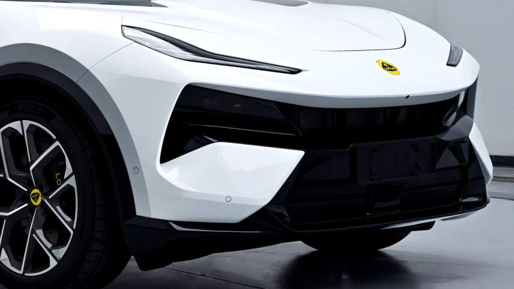 Lotus встановила бензиновий двигун у свій кросовер Eletre