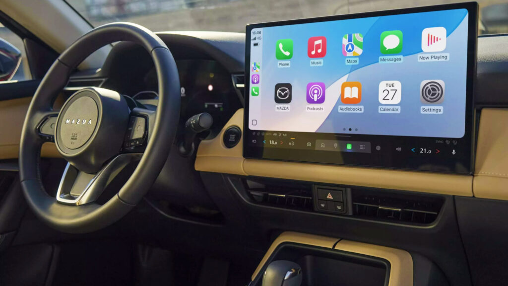 Mazda повністю відмовляється від кнопок у новому кросовері на користь величезного екрана
