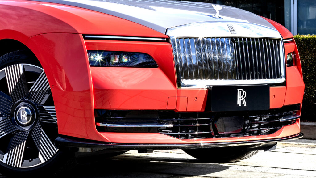 Великі знижки на Rolls-Royce Spectre змушують задуматися: чому заможні покупці уникають електромобілів?