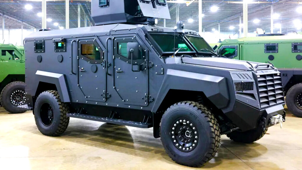 ICE замовляє іноземні автомобілі, тоді як політика “Америка перш за все” залишається осторонь