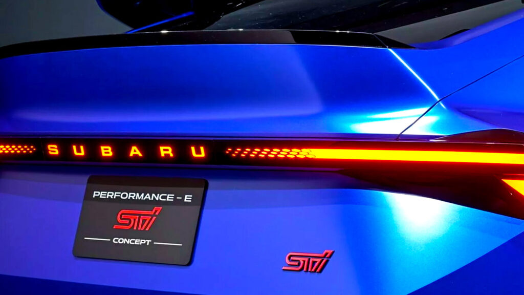 Subaru створила дві версії STI та пропонує вам обрати улюблену