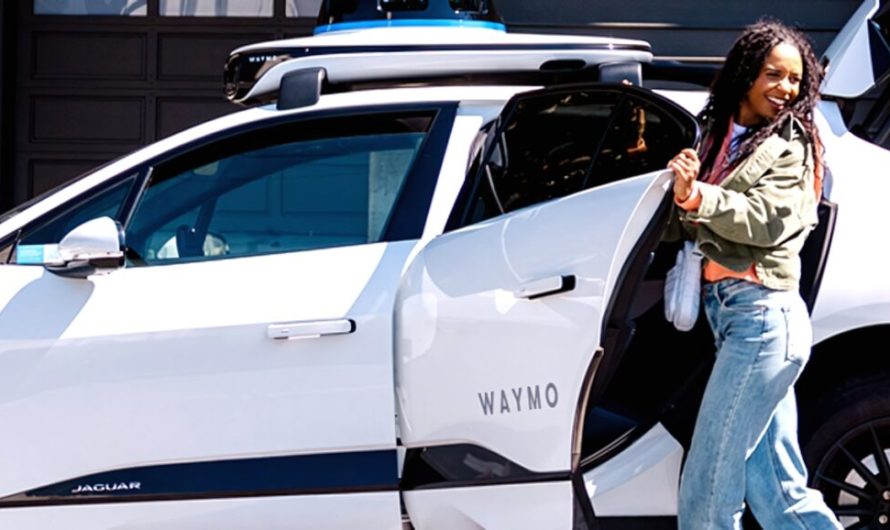 Людям платять 24 долари за те, щоб вони підійшли та закрили двері роботаксі