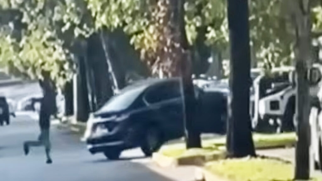 Батько з Флориди спостерігав, як евакуатор від’їжджав з його чотирирічною дитиною в салоні